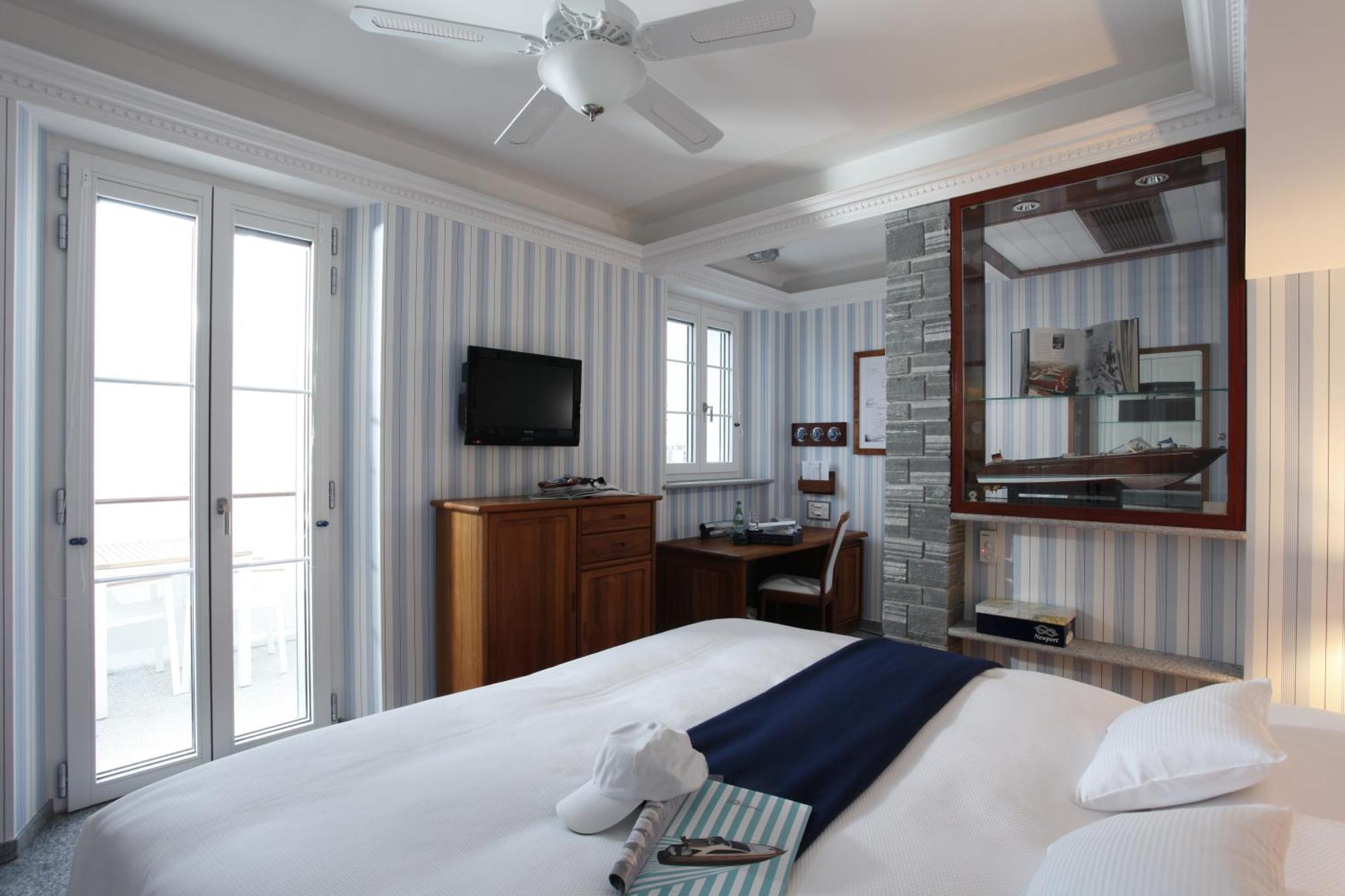 Holiday Hotel Yachtsport Resort Lago Maggiore บริสซาโก ภายนอก รูปภาพ
