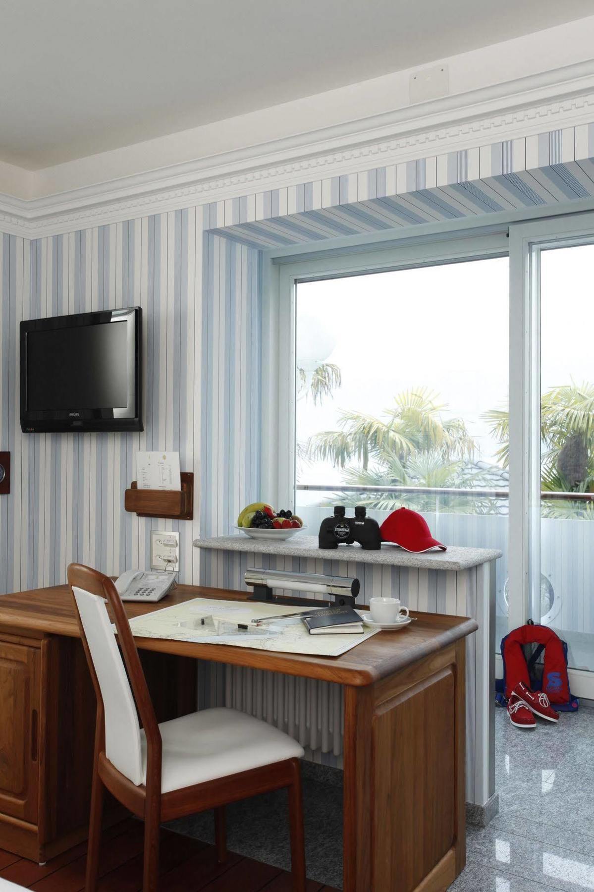 Holiday Hotel Yachtsport Resort Lago Maggiore บริสซาโก ภายนอก รูปภาพ